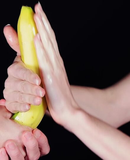 Masaj pentru a crește un membru folosind un exemplu de banane